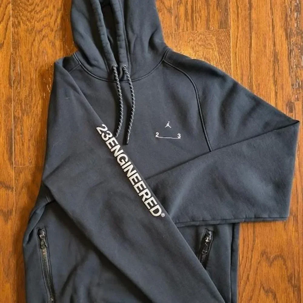 Item DescriptionItem: Men's Pullover Hoodie Brand: Jordan Brand (23 Engineered l